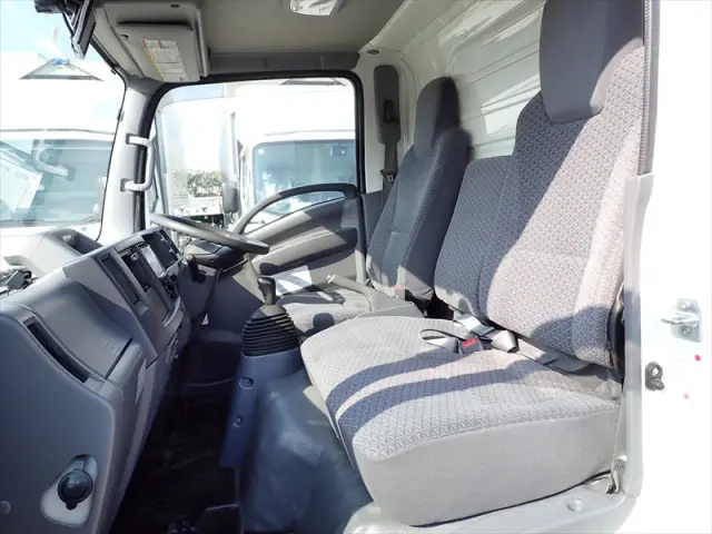 いすゞ エルフ 2RG-NLR88AN(2WD)の写真15