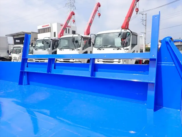 いすゞ エルフ 2PG-NPR88N(2WD)の写真5