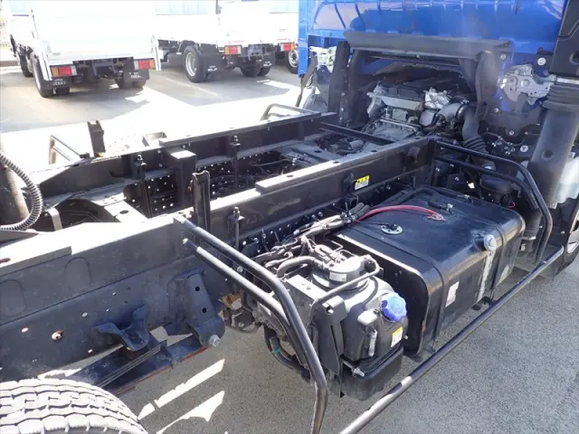 いすゞ エルフ 2PG-NPR88N(2WD)の写真13