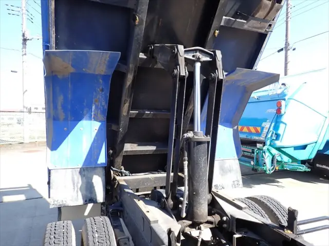 いすゞ エルフ 2PG-NPR88N(2WD)の写真15