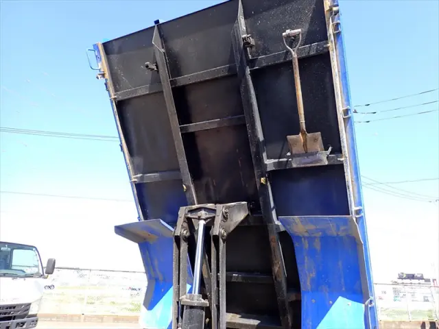 いすゞ エルフ 2PG-NPR88N(2WD)の写真18