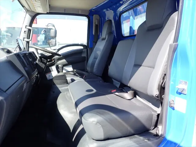 いすゞ エルフ 2PG-NPR88N(2WD)の写真26