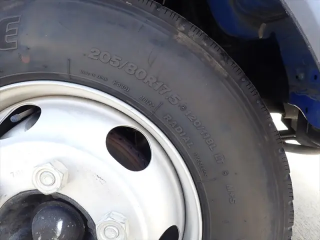 いすゞ エルフ 2PG-NPR88N(2WD)の写真43