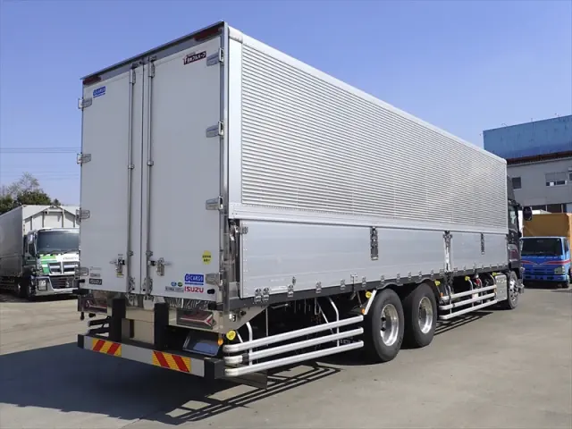 いすゞ ギガ 2PG-CYL77C(6x2)の写真2