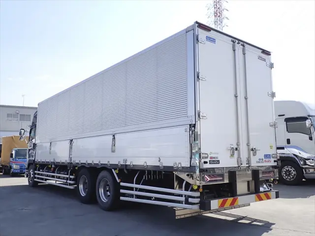 いすゞ ギガ 2PG-CYL77C(6x2)の写真4