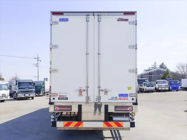 いすゞ ギガ 2PG-CYL77C(6x2)の写真5