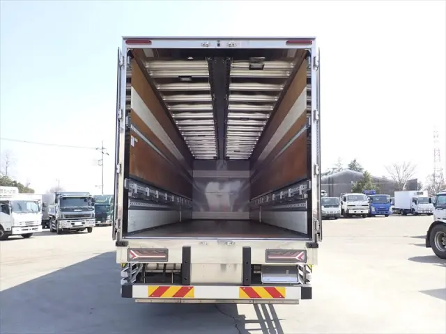 いすゞ ギガ 2PG-CYL77C(6x2)の写真6