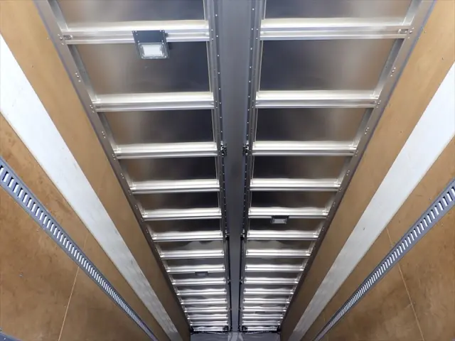 いすゞ ギガ 2PG-CYL77C(6x2)の写真8