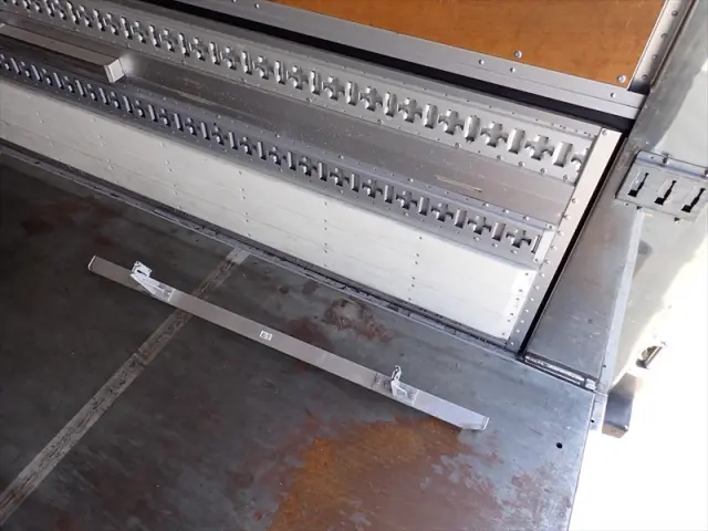 いすゞ ギガ 2PG-CYL77C(6x2)の写真10