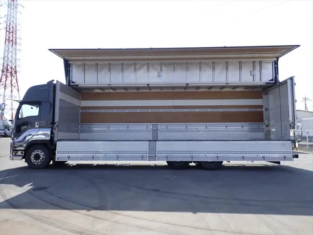 いすゞ ギガ 2PG-CYL77C(6x2)の写真13