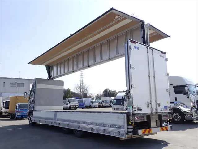 いすゞ ギガ 2PG-CYL77C(6x2)の写真16