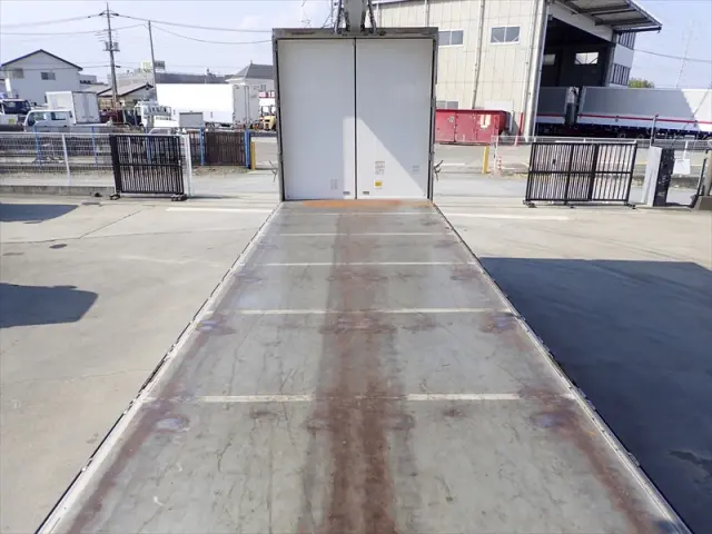 いすゞ ギガ 2PG-CYL77C(6x2)の写真18