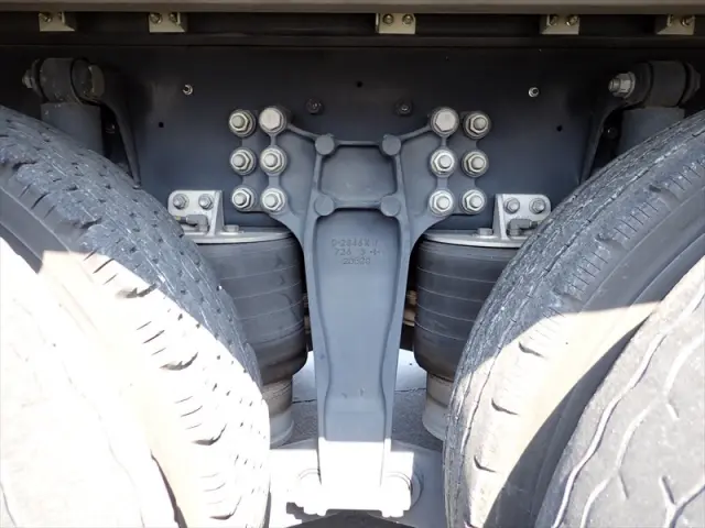 いすゞ ギガ 2PG-CYL77C(6x2)の写真26