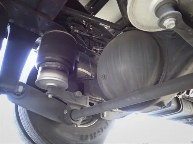 いすゞ ギガ 2PG-CYL77C(6x2)の写真28