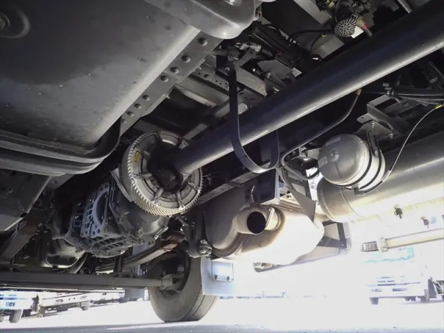 いすゞ ギガ 2PG-CYL77C(6x2)の写真32