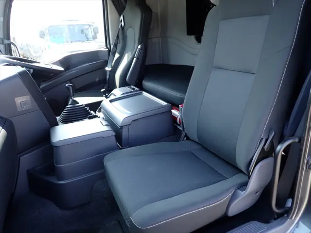 いすゞ ギガ 2PG-CYL77C(6x2)の写真34