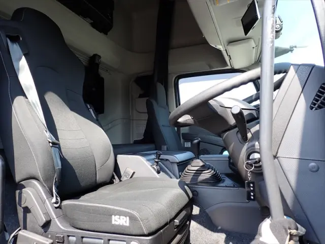 いすゞ ギガ 2PG-CYL77C(6x2)の写真37