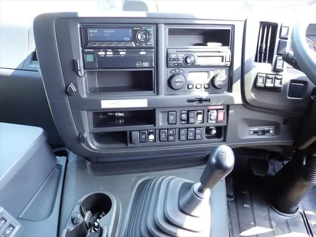 いすゞ ギガ 2PG-CYL77C(6x2)の写真38