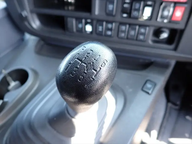 いすゞ ギガ 2PG-CYL77C(6x2)の写真39