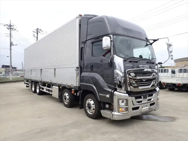 いすゞ ギガ 2PG-CYJ77D(8x4)の写真3