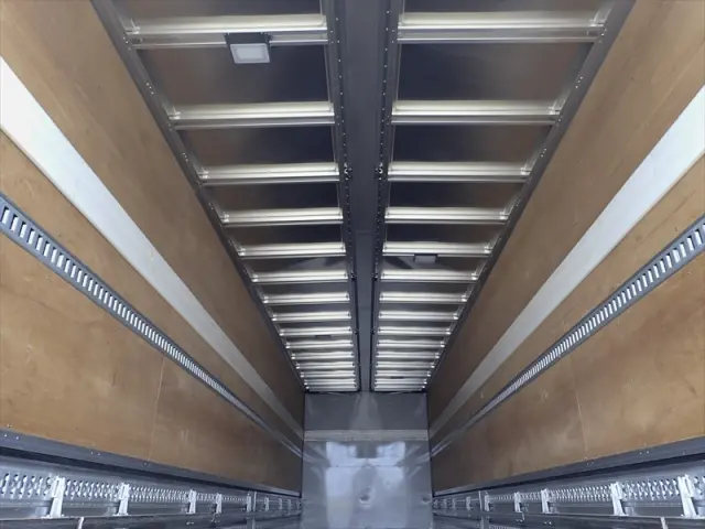 いすゞ ギガ 2PG-CYJ77D(8x4)の写真10