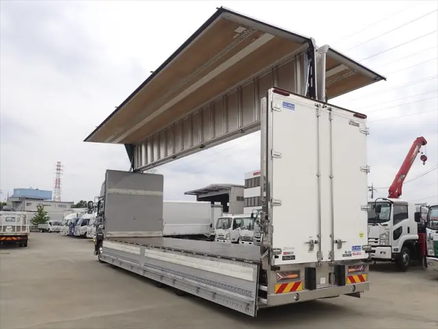 いすゞ ギガ 2PG-CYJ77D(8x4)の写真13