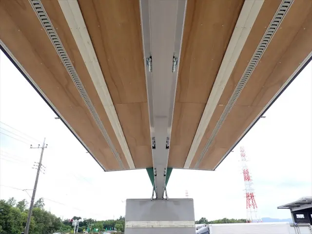 いすゞ ギガ 2PG-CYJ77D(8x4)の写真16