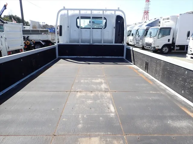 いすゞ エルフ TRG-NPR85AR(2WD)の写真6