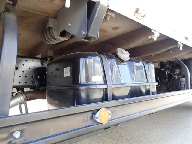 いすゞ エルフ TRG-NPR85AR(2WD)の写真8