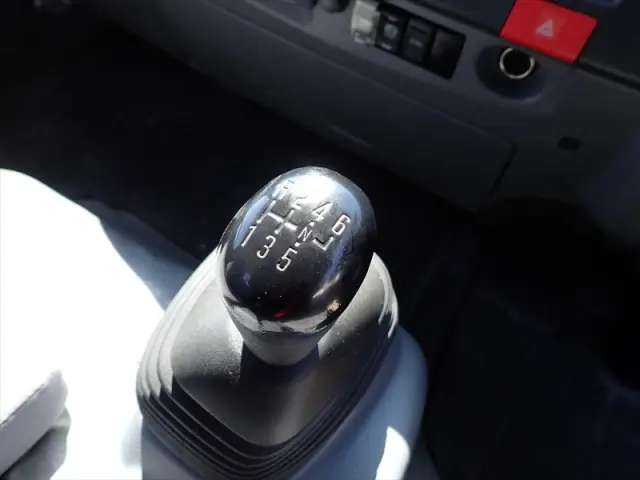 いすゞ エルフ TRG-NPR85AR(2WD)の写真24