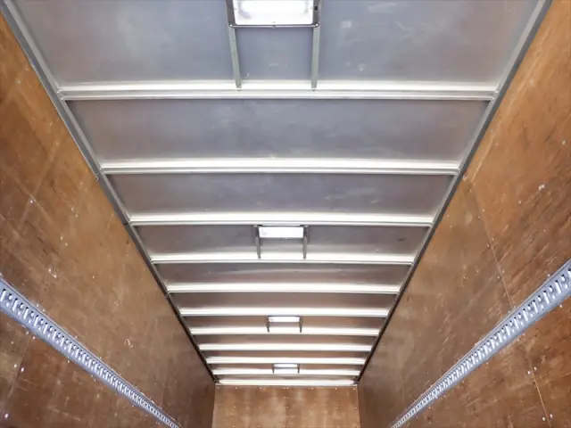 いすゞ フォワード TKG-FRR90S2(2WD)の写真8