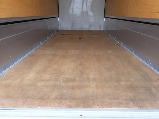 いすゞ エルフ TPG-NMR85AN(2WD)の写真7