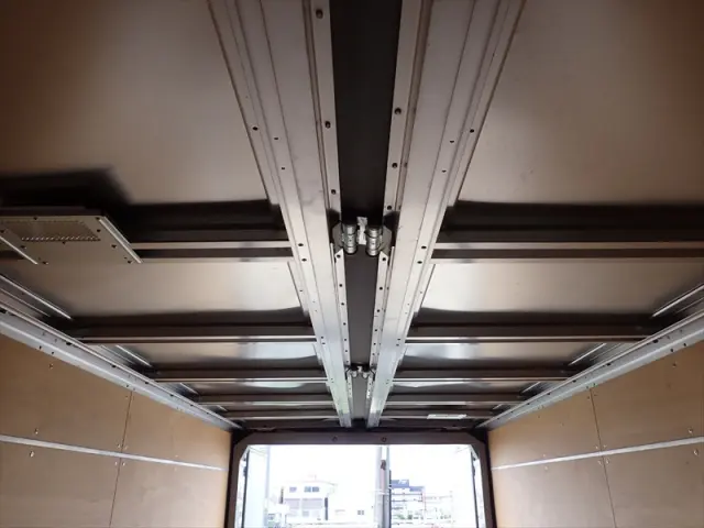 いすゞ エルフ TPG-NMR85AN(2WD)の写真10
