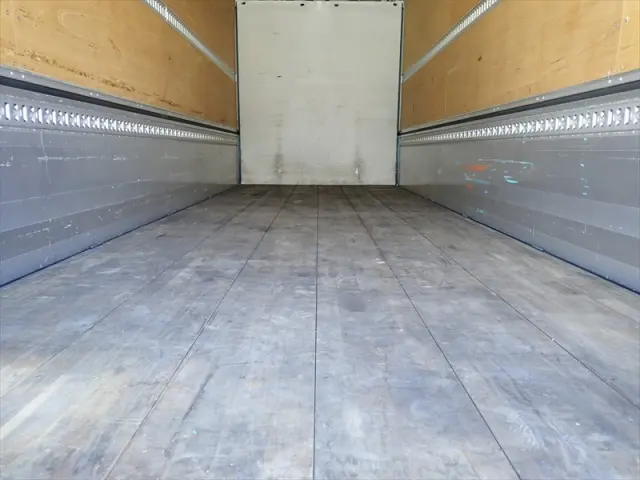 いすゞ フォワード 2RG-FRR90S2(2WD)の写真8