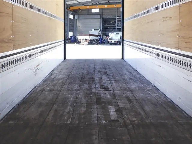 いすゞ フォワード 2RG-FRR90S2(2WD)の写真9