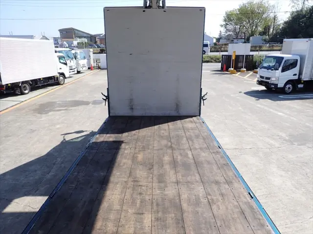 いすゞ フォワード 2RG-FRR90S2(2WD)の写真15