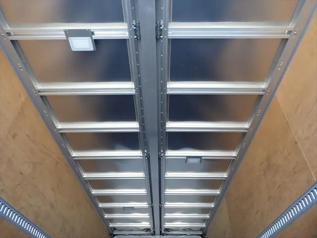 いすゞ フォワード 2RG-FRR90T2(2WD)の写真7