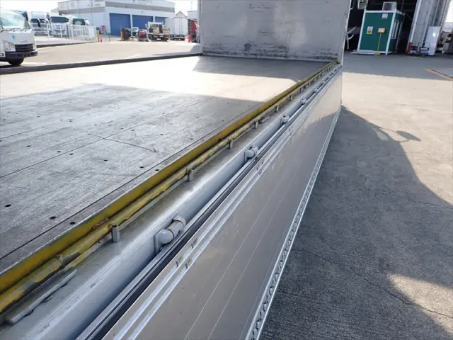 いすゞ フォワード 2RG-FRR90T2(2WD)の写真15