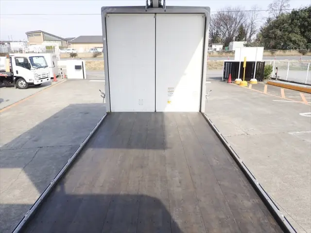 いすゞ フォワード 2RG-FRR90T2(2WD)の写真17