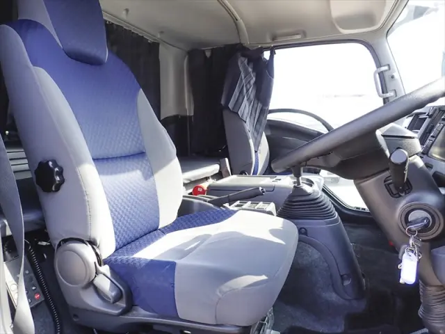 いすゞ フォワード 2RG-FRR90T2(2WD)の写真27