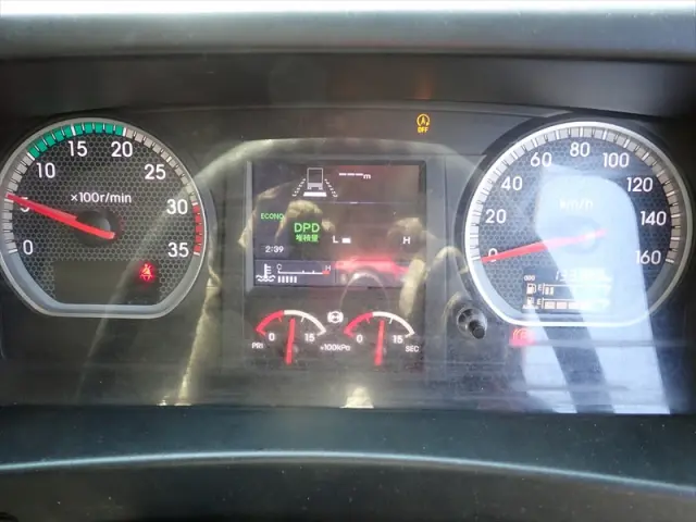 いすゞ フォワード 2RG-FRR90T2(2WD)の写真32