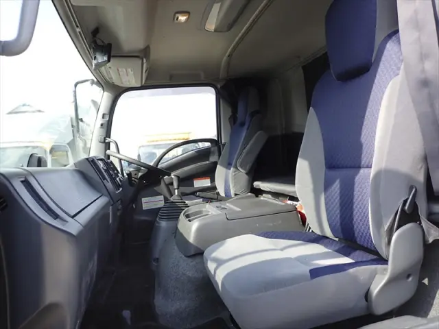 いすゞ フォワード 2RG-FRR90T2(2WD)の写真35