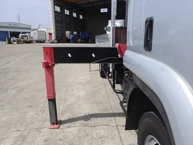 いすゞ フォワード SKG-FRR90S2(2WD)の写真12