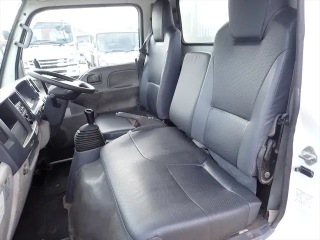 いすゞ エルフ TPG-NJR85AD(2WD)の写真41