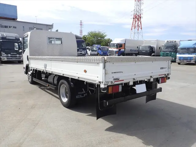 いすゞ エルフ 2RG-NPR88AR(2WD)の写真4