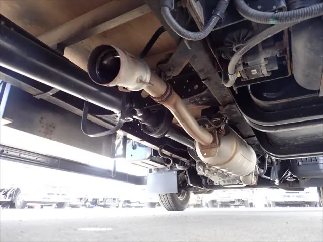 いすゞ エルフ 2RG-NPR88AR(2WD)の写真9
