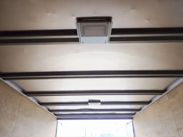 いすゞ エルフ 2RG-NPR88AN(2WD)の写真10