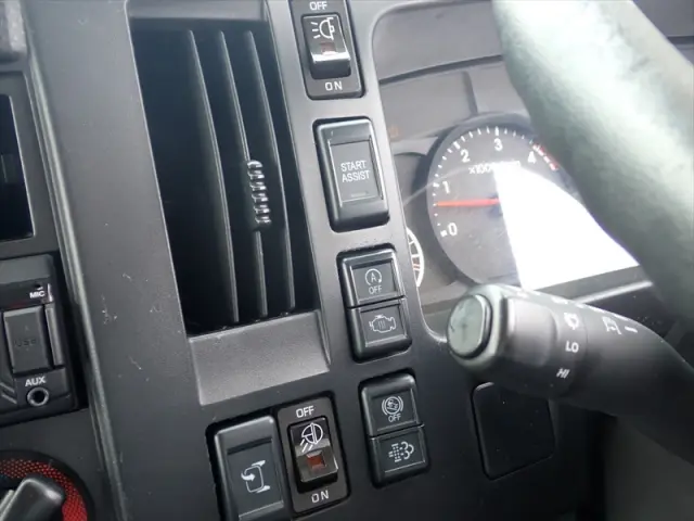 いすゞ エルフ 2RG-NPR88AN(2WD)の写真24