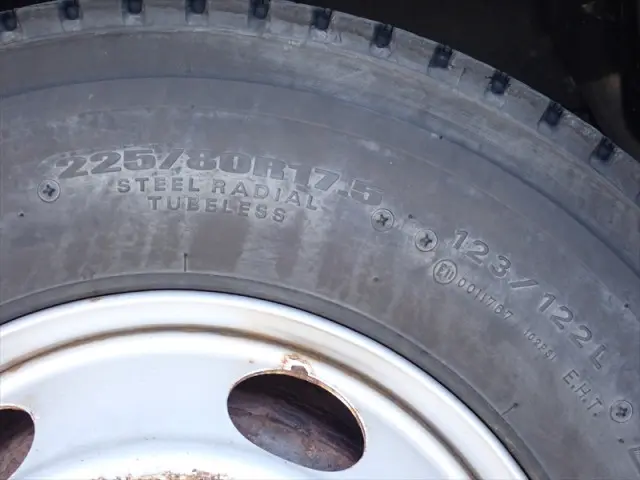 いすゞ フォワード 2RG-FRR90T2(2WD)の写真47