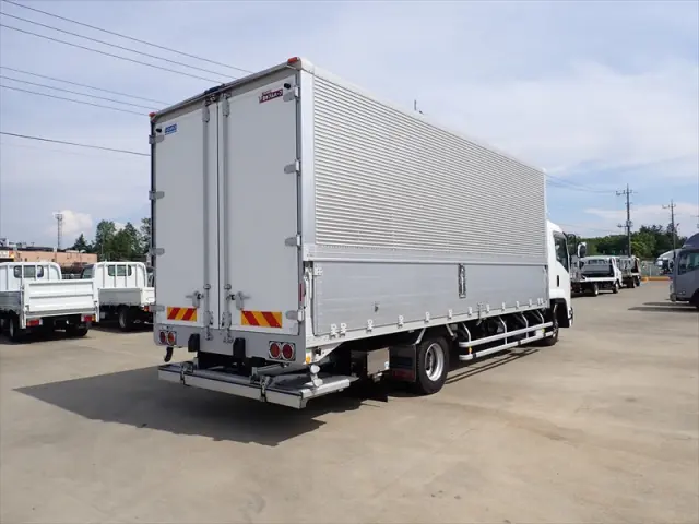 いすゞ フォワード TKG-FRR90T2(2WD)の写真2